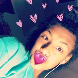 Meet your Posher, Hallie